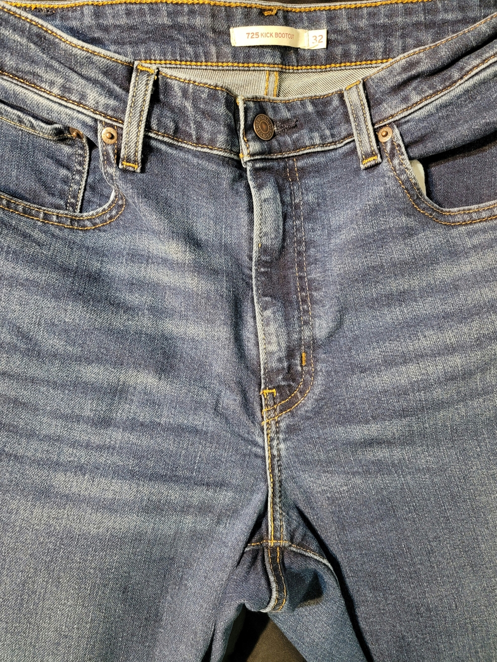 Levi's 725 Highrise Kick Boot Cut Jeans in Medium Blue Wash